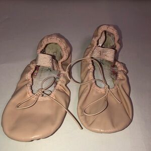 Capezio Girls tan ballet shoes size 1M dance class ballet recital